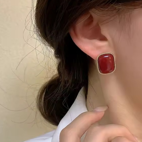 Zara retro pearl 
Red and gold Earrings - Picture 1 of 11